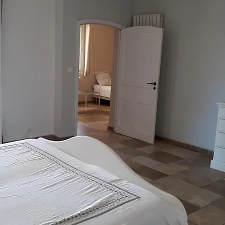 La Maison De Chantal Homestay *
